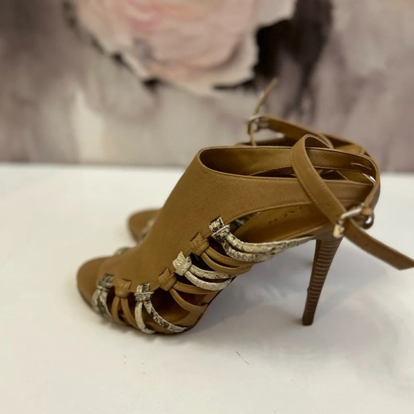 . Coach Jody Veg Leather Print Python Sandals Natural size 8.5 - Picture 3 of 6